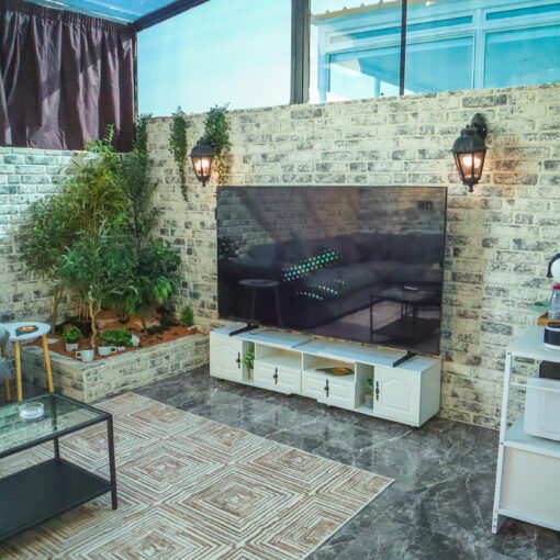 Apartment 404